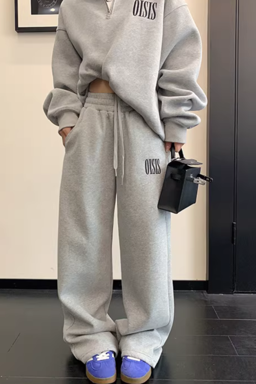 Half-Zip Sweatshirt / Wide Sweatpants