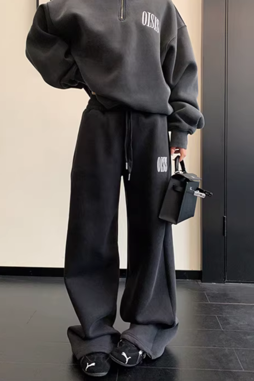 Half-Zip Sweatshirt / Wide Sweatpants