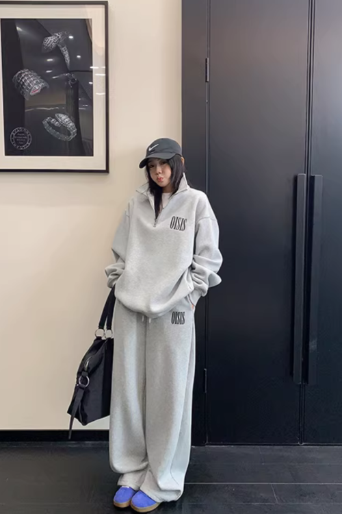 Half-Zip Sweatshirt / Wide Sweatpants