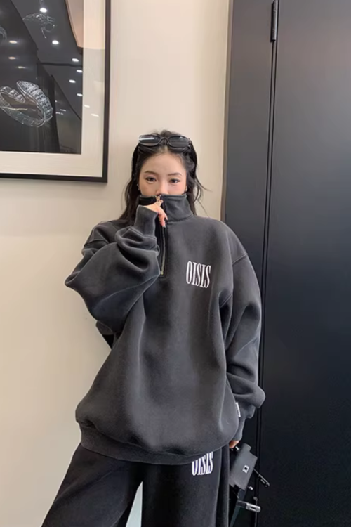 Half-Zip Sweatshirt / Wide Sweatpants