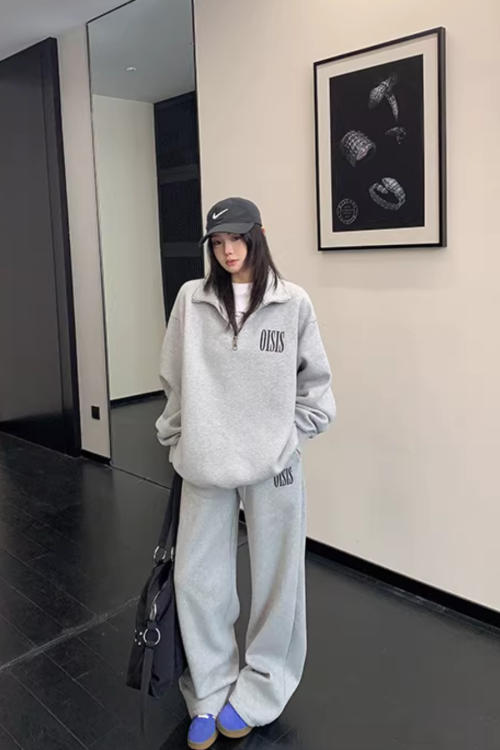 Half-Zip Sweatshirt / Wide Sweatpants