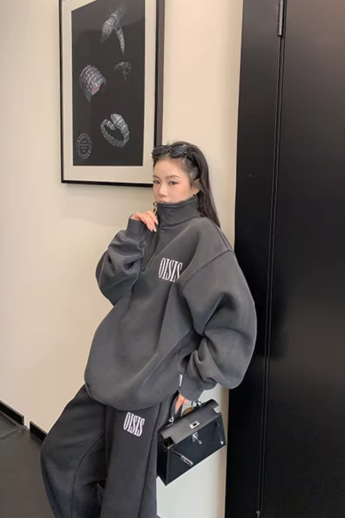 Half-Zip Sweatshirt / Wide Sweatpants