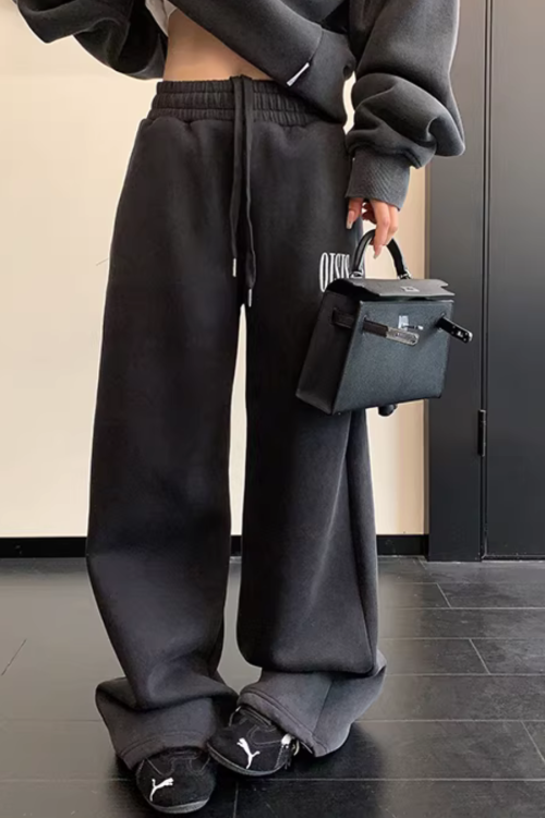 Half-Zip Sweatshirt / Wide Sweatpants