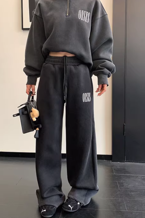 Half-Zip Sweatshirt / Wide Sweatpants