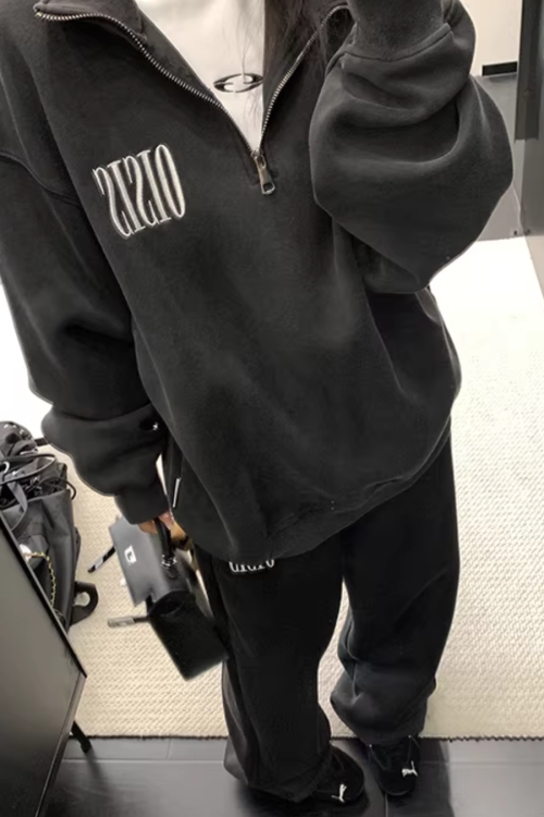 Half-Zip Sweatshirt / Wide Sweatpants