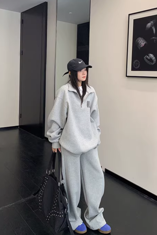 Half-Zip Sweatshirt / Wide Sweatpants