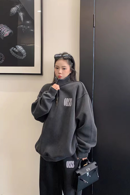 Half-Zip Sweatshirt / Wide Sweatpants