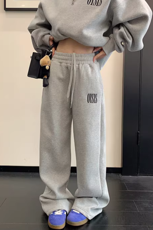 Half-Zip Sweatshirt / Wide Sweatpants