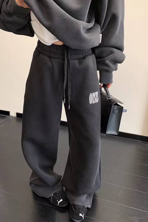 Half-Zip Sweatshirt / Wide Sweatpants