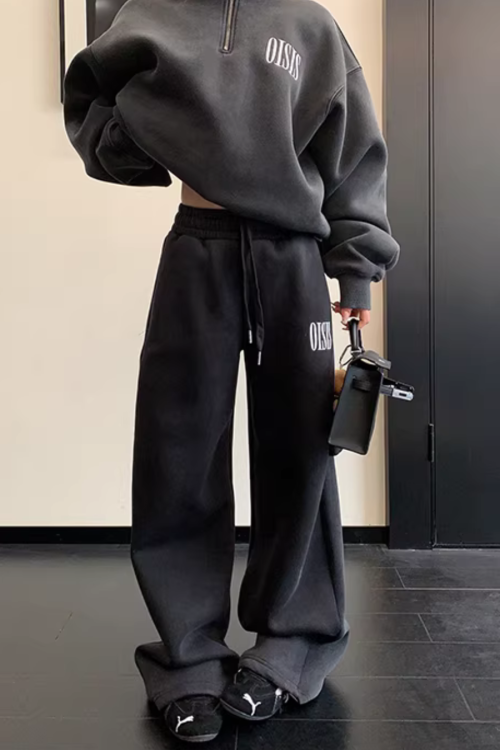 Half-Zip Sweatshirt / Wide Sweatpants