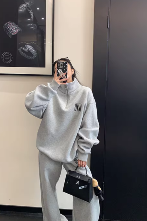 Half-Zip Sweatshirt / Wide Sweatpants