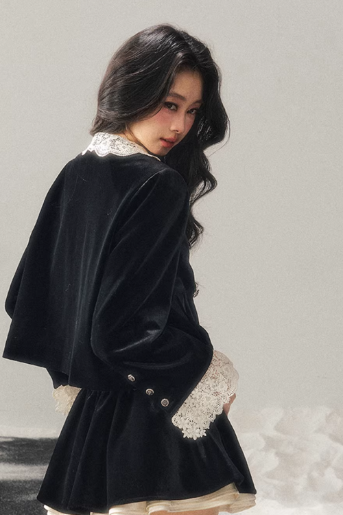 Lace Doll Collar Velvet Tops / Flare Skirt