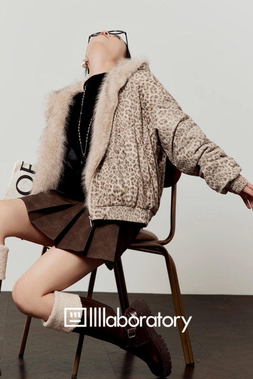 Leopard Fur Hood Jacket / Pleated Mini Skirt