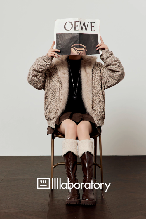 Leopard Fur Hood Jacket / Pleated Mini Skirt