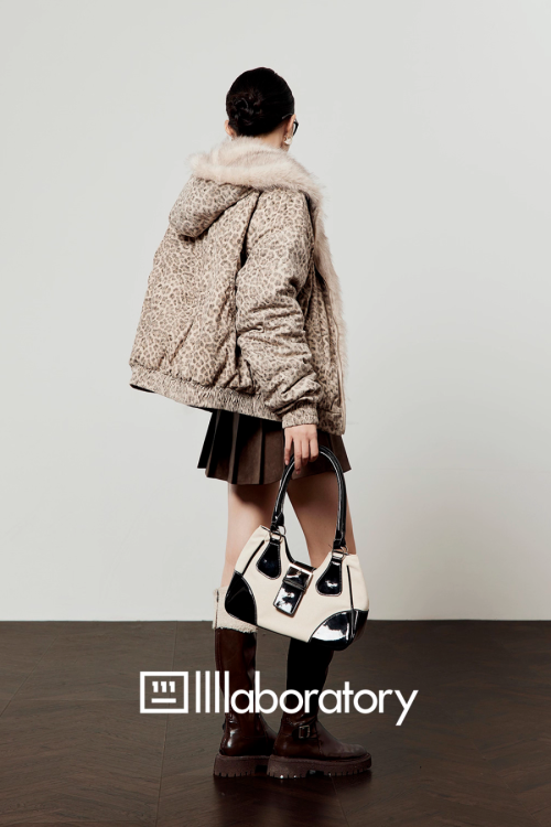 Leopard Fur Hood Jacket / Pleated Mini Skirt