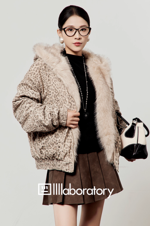 Leopard Fur Hood Jacket / Pleated Mini Skirt