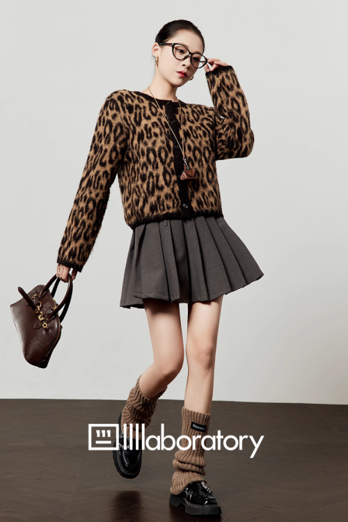Leopard Round Neck Knit Cardigan / Pleated Skirt