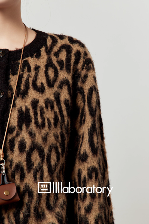 Leopard Round Neck Knit Cardigan / Pleated Skirt