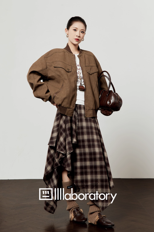 Long-Sleeve Top / Paid Long Skirt / Caramel Blouson