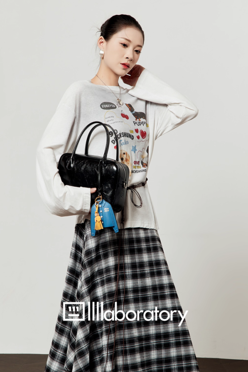 Long-Sleeve Top / Paid Long Skirt / Caramel Blouson