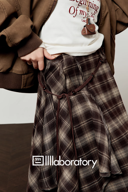 Long-Sleeve Top / Paid Long Skirt / Caramel Blouson