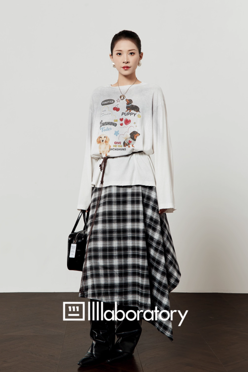 Long-Sleeve Top / Paid Long Skirt / Caramel Blouson