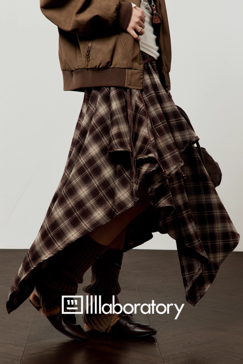 Long-Sleeve Top / Paid Long Skirt / Caramel Blouson