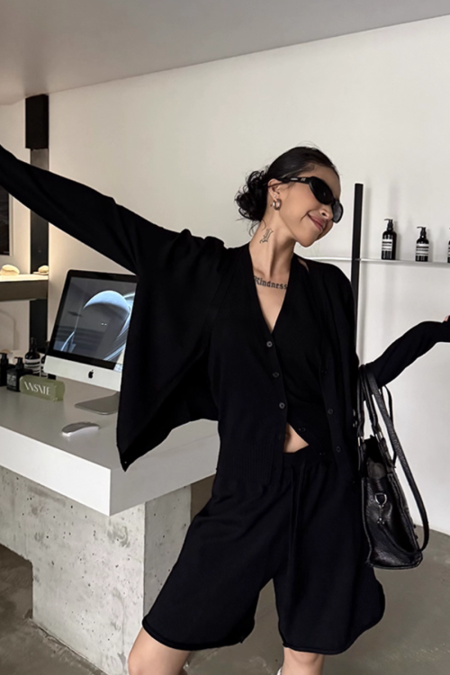 Long Sleeve Top / Short Pants / Halter Neck Top