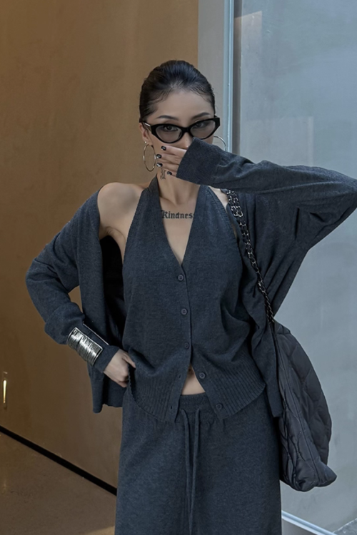 Long Sleeve Top / Short Pants / Halter Neck Top