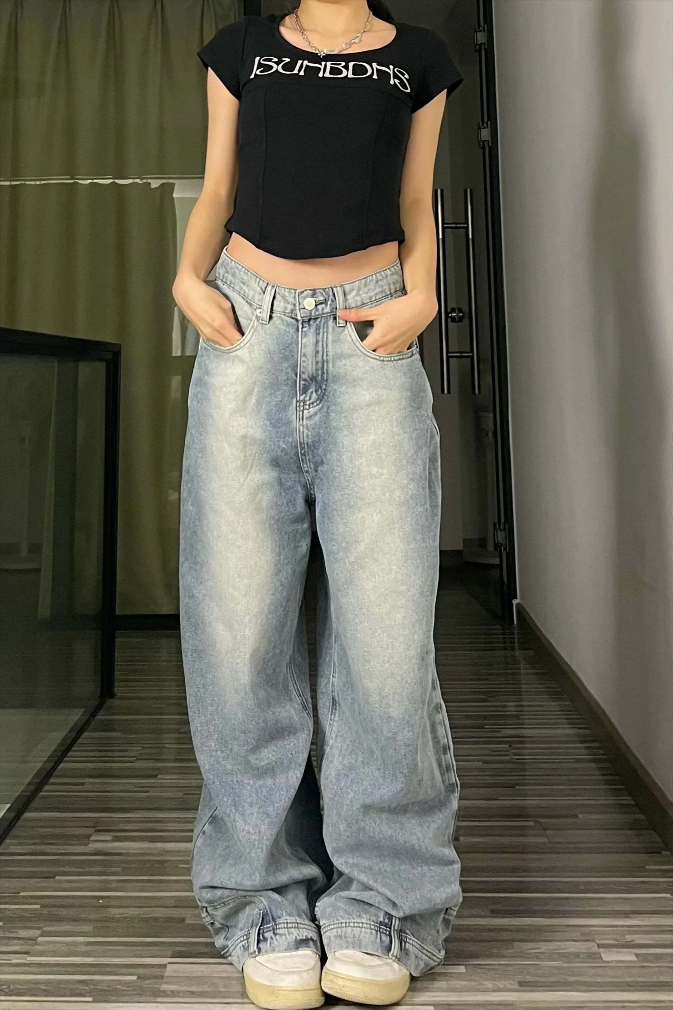 Loose Fit Reverse Pocket Jeans