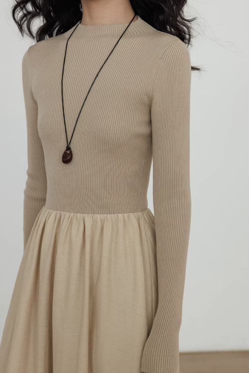 Mock Neck Top Docking Flare Skirt