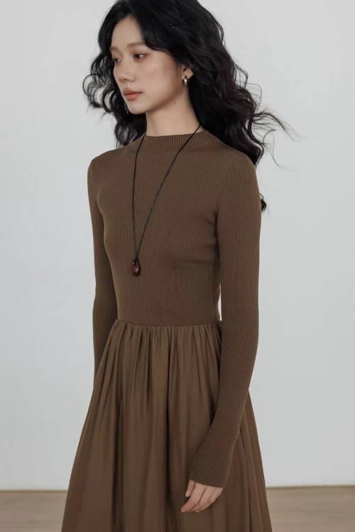 Mock Neck Top Docking Flare Skirt
