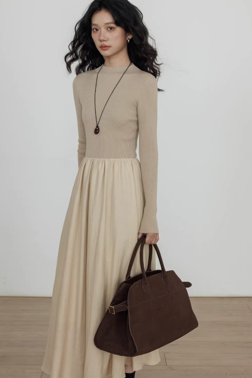 Mock Neck Top Docking Flare Skirt