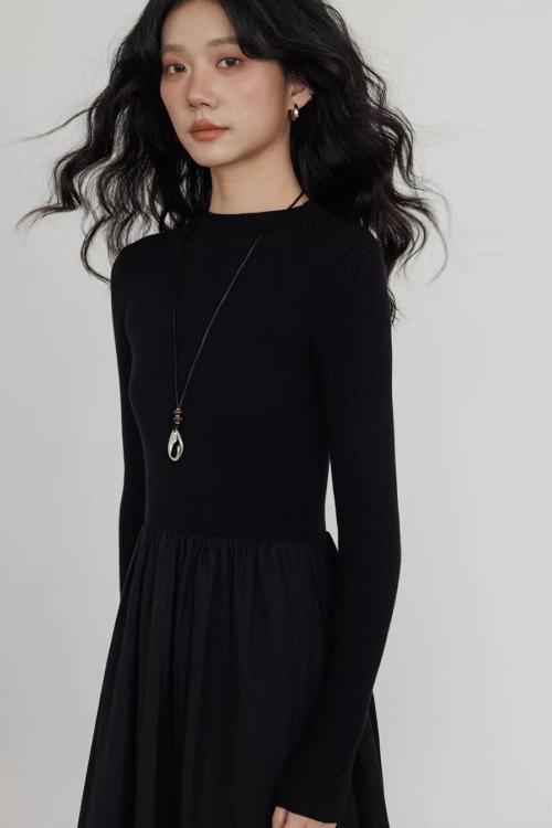 Mock Neck Top Docking Flare Skirt