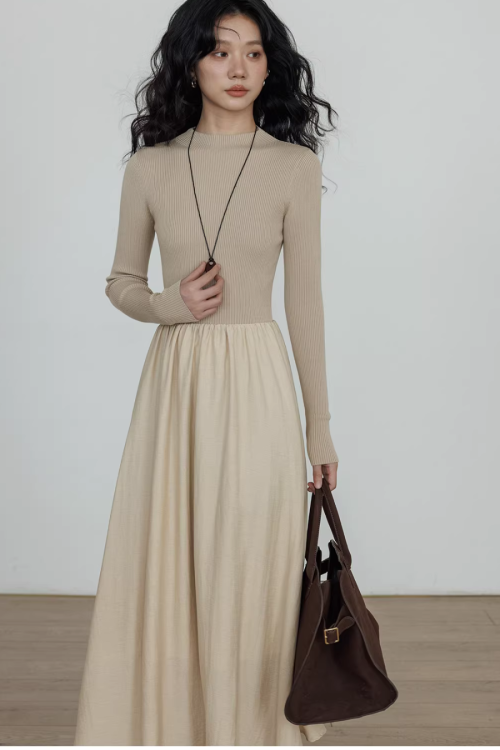 Mock Neck Top Docking Flare Skirt