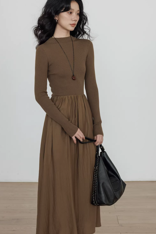 Mock Neck Top Docking Flare Skirt