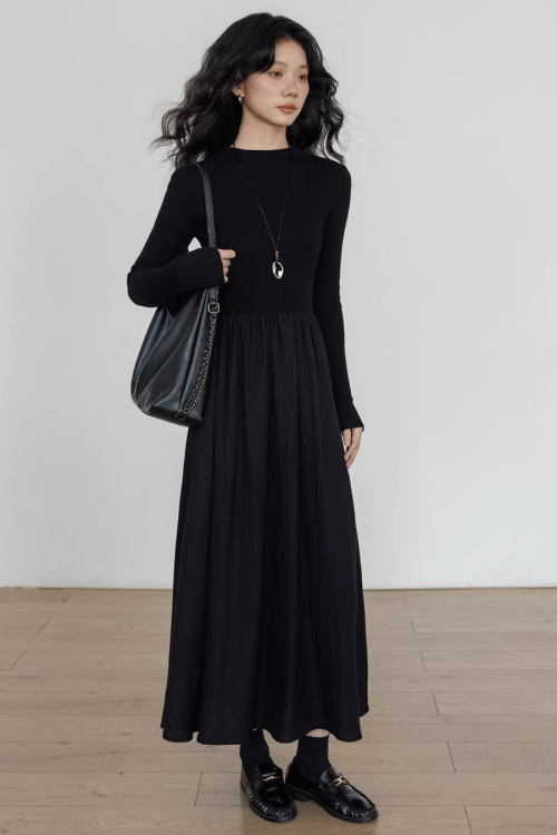 Mock Neck Top Docking Flare Skirt