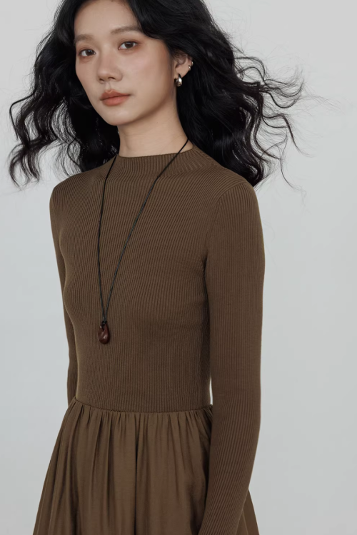 Mock Neck Top Docking Flare Skirt