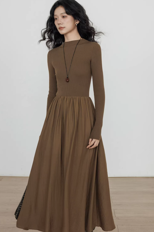 Mock Neck Top Docking Flare Skirt