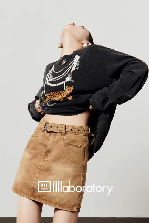 Necklace Design Knit Top / Denim Belt Skirt