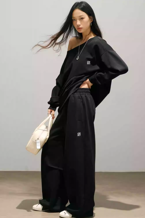 One Point Logo One-Shoulder Top / Wide Pants