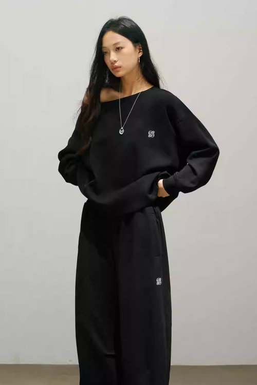 One Point Logo One-Shoulder Top / Wide Pants