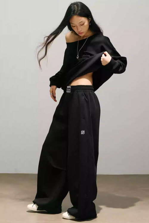 One Point Logo One-Shoulder Top / Wide Pants