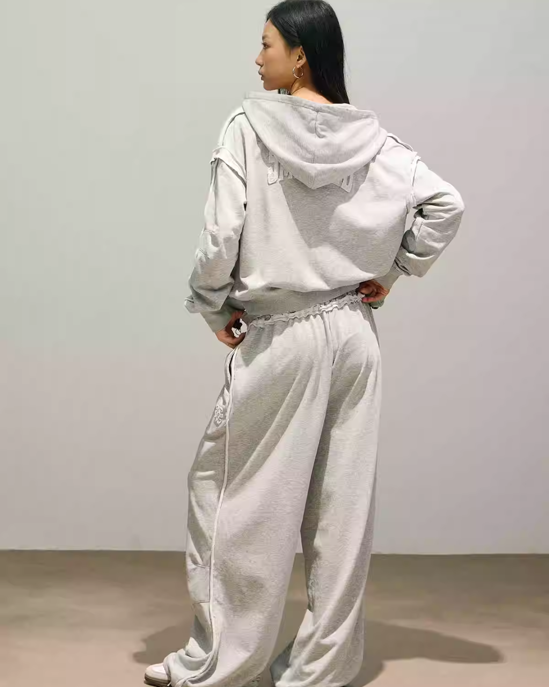 One Point Logo Zip Hoodie / Sweat Pants One Point Logo Zip Hoodie / Sweat Pants