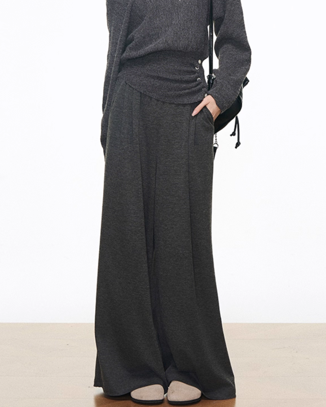 One-Shoulder Long-Sleeve Top / Wide Pants / Relaxed Long Skirt One-Shoulder Long-Sleeve Top / Wide Pants / Relaxed Long Skirt