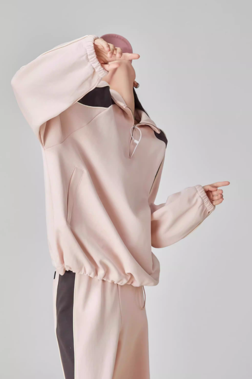 Pink Stand-Collar Sweatshirt / Loose Sweatpants