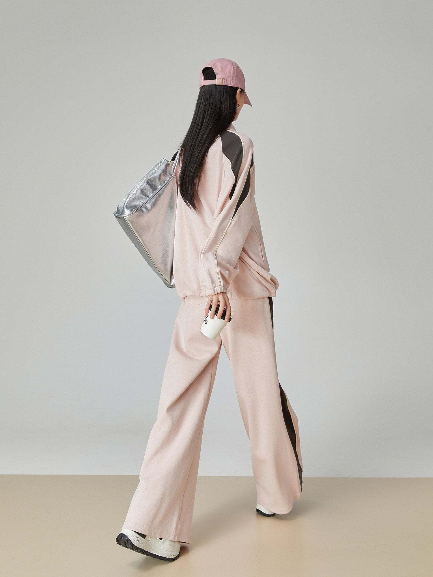 Pink Stand-Collar Sweatshirt / Loose Sweatpants Pink Stand-Collar Sweatshirt / Loose Sweatpants