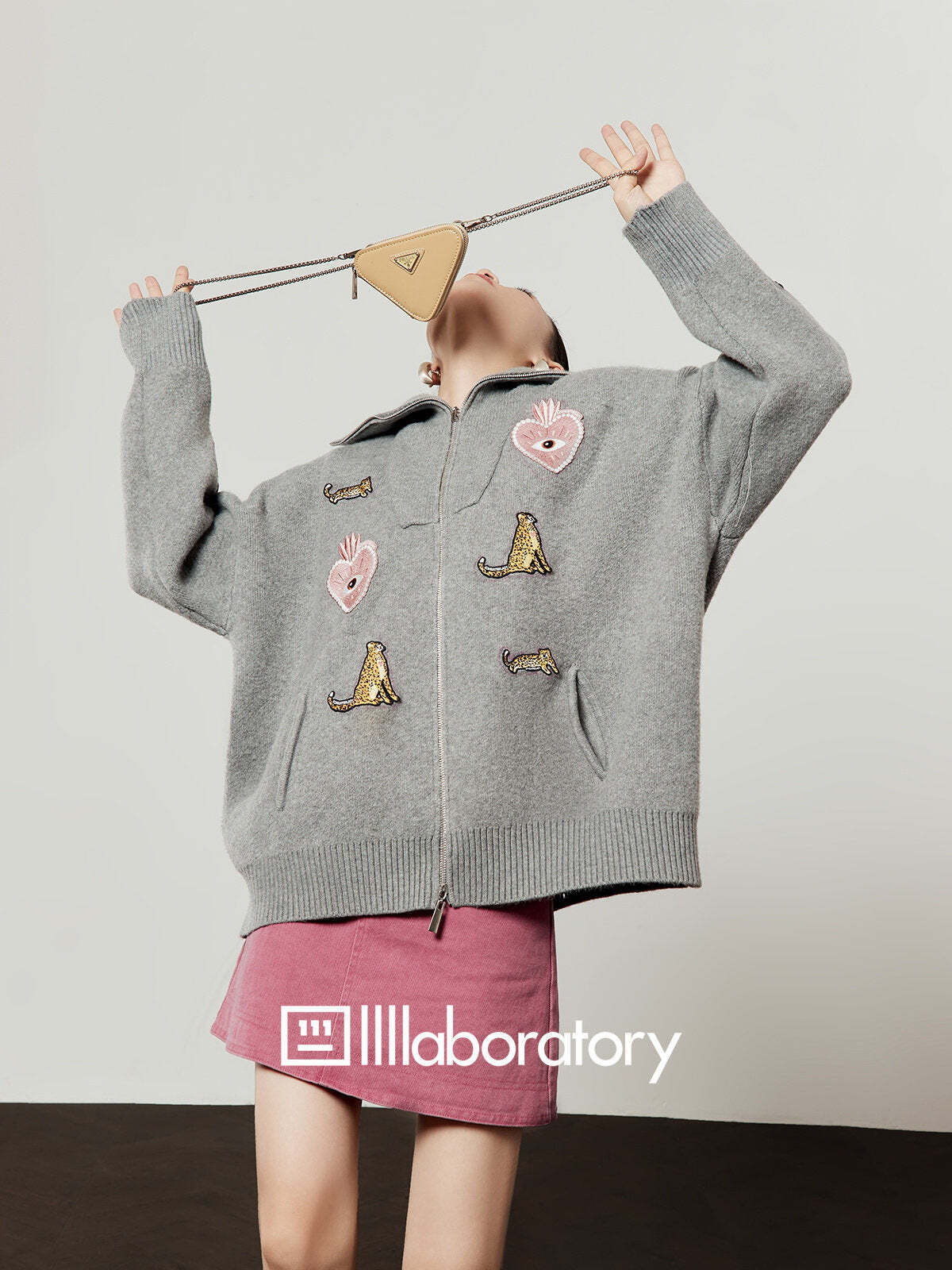 Polo Collar Embroidered Knit Cardigan / Pink Denim Skirt Polo Collar Embroidered Knit Cardigan / Pink Denim Skirt