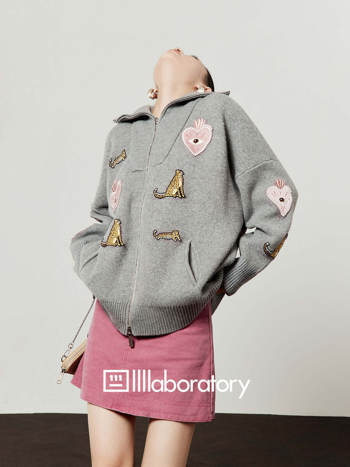 Polo Collar Embroidered Knit Cardigan / Pink Denim Skirt Polo Collar Embroidered Knit Cardigan / Pink Denim Skirt