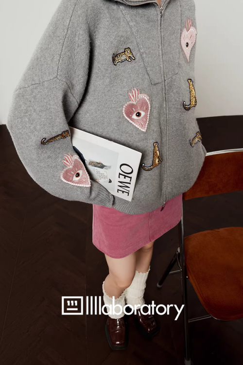 Polo Collar Embroidered Knit Cardigan / Pink Denim Skirt